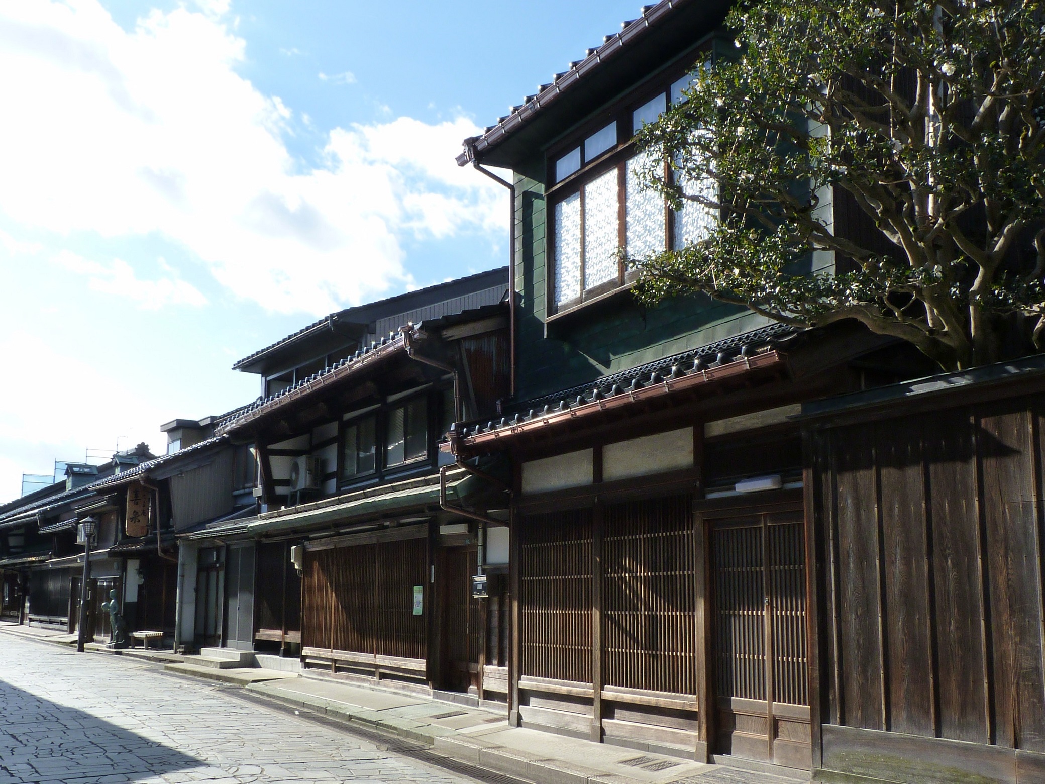 金屋町 千本格子の家並み Oideyo Takaoka Shopping Gourmet Duty Free Map In Takaoka